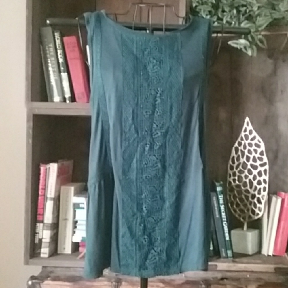 Ann Taylor LOFT tank top with lace
